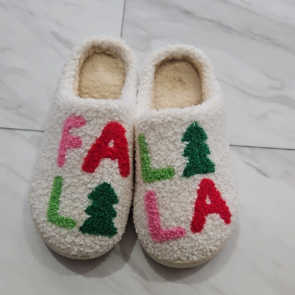 Cozy Holiday Slippers with Festive Design